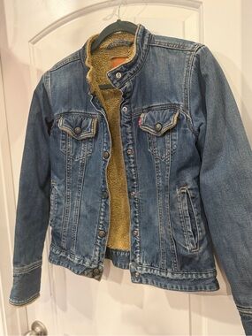 Levi's Sherpa-Lined Jean Jacket Women’s Medium